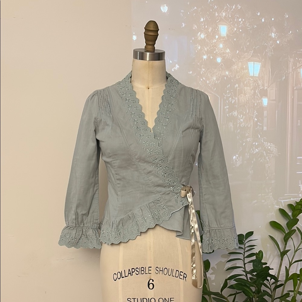 Free People Blue Boho Blouse Women’s Size XS Chic Floral Detail
